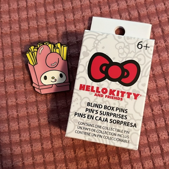 My Melody French fries Loungefly x Hello Kitty and Friends blind box pin - Picture 3 of 3